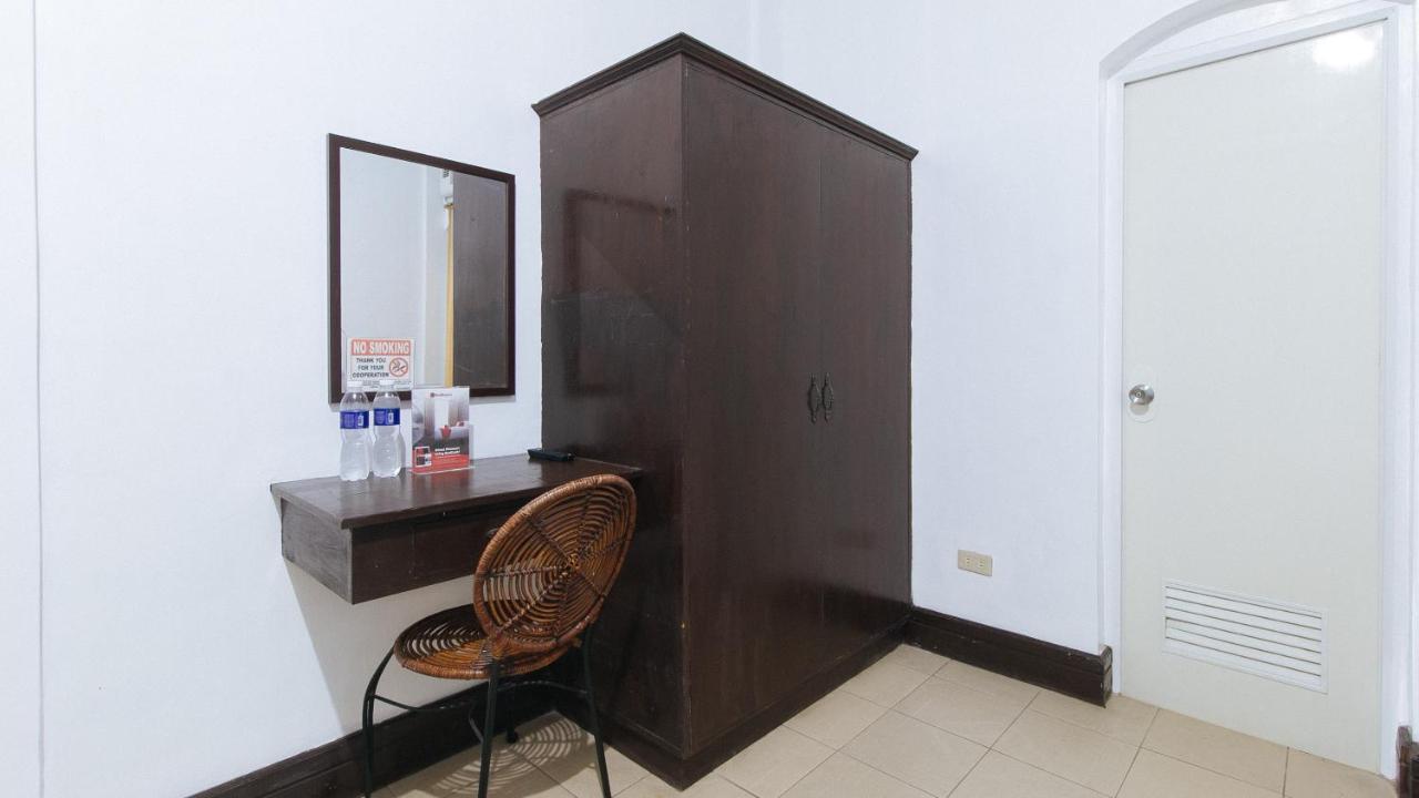 Reddoorz @ Marifa Hotel Angeles Pampanga 外观 照片
